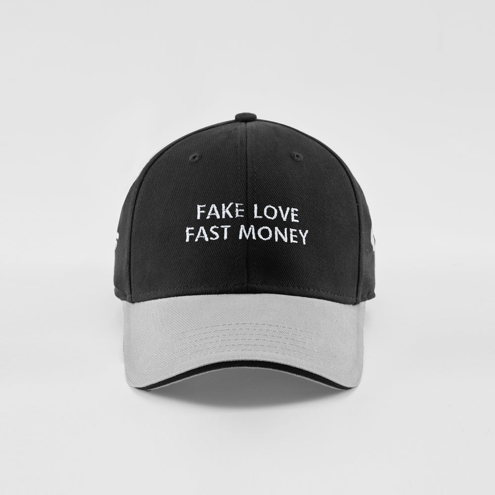 Cappellino bicolore in caldo cotone "Fake love, fast Money"