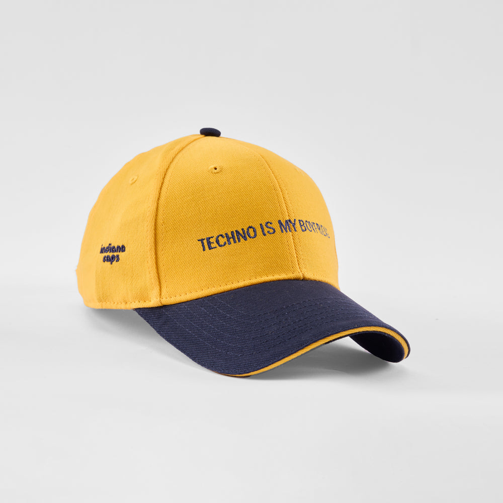 Cappellino bicolore in caldo cotone "Techno is my boyfriend"